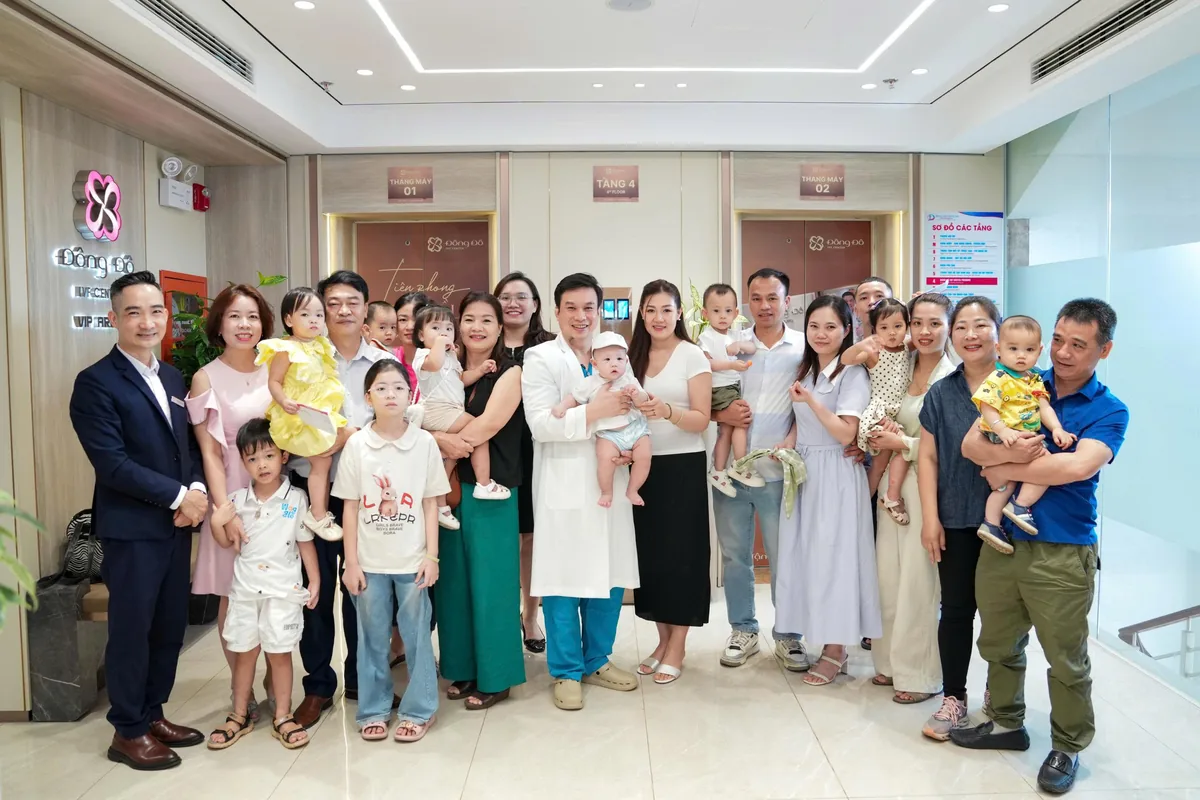 Bác sĩ Cương cùng đông đảo các gia đình và em bé từng điều trị IVF
